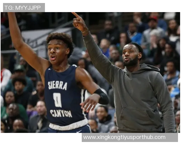 阿里纳斯谈布朗尼母亲与队友约会引发的调侃是否有更深层含义